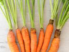 新鲜的胡萝卜花园橙色胡萝卜绿色阀杆光背景开胃的健康的蔬菜