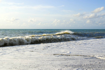 <strong>狂风暴雨</strong>的黑色的海水背景<strong>狂风暴雨</strong>的天气波溅巴统乔治亚州