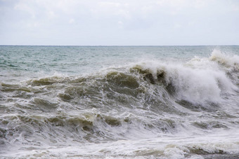 狂风<strong>暴雨</strong>的天气波溅巴统乔治亚州狂风<strong>暴雨</strong>的黑色的海