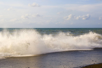 狂风<strong>暴雨</strong>的天气波溅巴统乔治亚州狂风<strong>暴雨</strong>的黑色的海