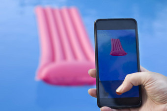 <strong>照片视频</strong>游泳池粉红色的床垫夏季空池假期假期拍摄场景