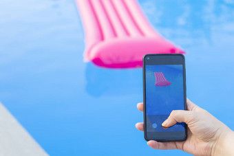 照片视频游泳池粉红色的床垫夏季空池假期假期拍摄场景