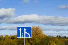 路标志高速公路象征路交通标志蓝色的董事会箭头标志