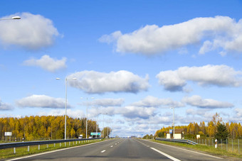 高速公路高速公路路景观汽车汽车车辆蓝色的天空阳光明媚的一天欧洲高速公路