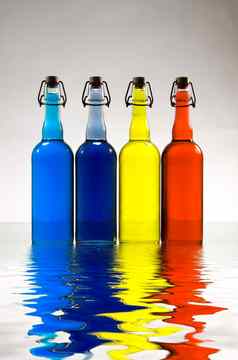 色彩斑斓的瓶现代艺术