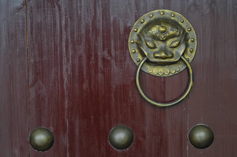 古董<strong>金狮子</strong>中国人点缀通过旋钮红色的门