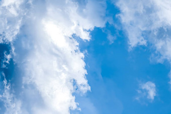 梦幻蓝色的天空云精神上的自然背景