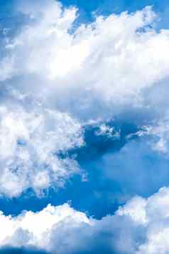 梦幻蓝色的天空云精神上的自然背景