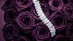 奢侈品钻石珠宝手镯紫色的玫瑰花爱
