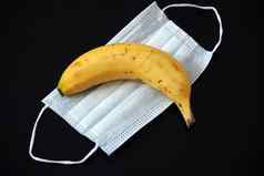 冠状病毒疫情重要的吃面具香蕉地面