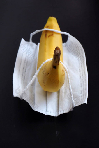 冠状病毒疫情吃香蕉加强身体面具香蕉地面