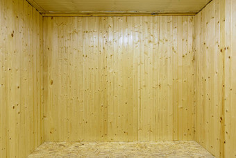 墙框架木房子完成了<strong>护墙板</strong>