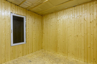 片段房间完成了木护墙板窗口