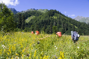 <strong>徒步</strong>旅行者背包<strong>客</strong>山谷场<strong>徒步</strong>旅行<strong>徒步</strong>旅行场景斯瓦涅季乔治亚州