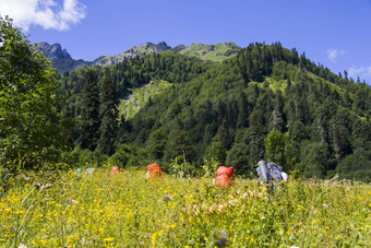 <strong>徒步</strong>旅行者背包<strong>客</strong>山谷场<strong>徒步</strong>旅行<strong>徒步</strong>旅行场景斯瓦涅季乔治亚州