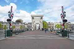 城市风景优美的阿姆斯特丹小桥内瑟兰