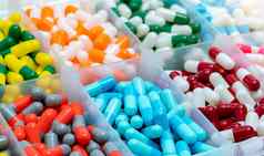 色彩斑斓的胶囊药丸塑料盒子制药行业