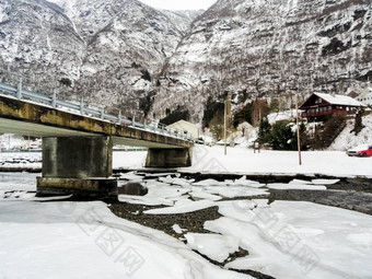 冬天景观冻河湖峡湾冰银行桥挪威