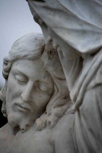 关闭耶稣的<strong>脸</strong>维多利亚<strong>时代</strong>墓地雕像