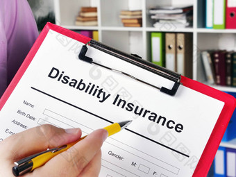 保险公司显示残疾保险应用程序签署