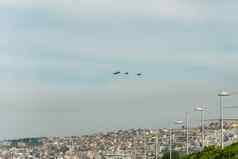战斗机飞机飞行城市景观