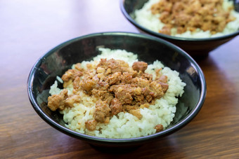 炖肉煮熟的大米著名的美味的街食物