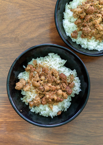 炖肉煮熟的大米著名的美味的街食物