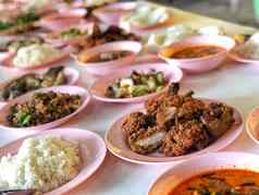 峨山语泰国食物炸鸡木瓜沙拉辣的剁碎猪肉