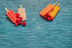 水果冰棍阿卡蓝色的背景夏天