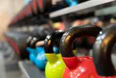 集哑铃锻炼强度培训体育运动健身健康生活方式人概念