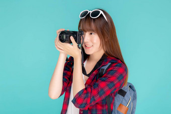 美丽的年轻的亚洲女人微笑记者摄影师