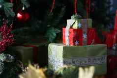 美丽的圣诞节绿色红色的礼物盒子圣诞节树