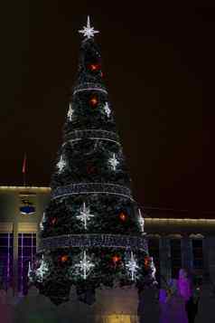 圣诞节树冬天黑色的背景克里斯特马斯一年Surgut俄罗斯1月