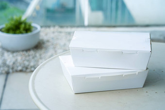 白色纸板盒子食物表格食物交付