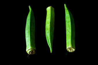 <strong>绿色</strong>热带蔬菜被称为女士们的手指赭石blac
