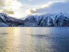 冬天景观早....时间日出Sognefjord挪威