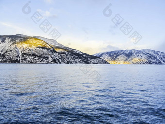 冬天景观早....时间金日出Sognefjord挪威