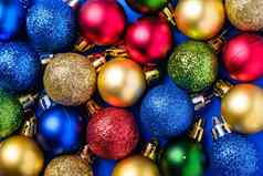 圣诞节作文色彩斑斓的球点缀装饰物
