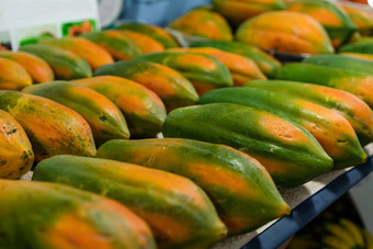 新鲜的木瓜市场水果有机概念