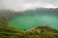 lake-filledquilotoa火山口厄瓜多尔安第斯山脉厄瓜多尔