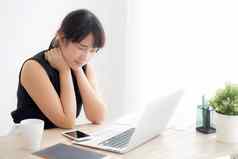 业务女人过度劳累移动PC电脑脖子疼痛