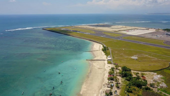空中视图跑道前塔国际机场控制巴厘岛停飞机飞机跑道空中视图ngurah千机场印尼