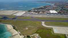 空中视图跑道前塔国际机场控制巴厘岛停飞机飞机跑道空中视图ngurah千机场印尼