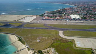 空中视图跑道前塔国际机场控制巴厘岛停飞机飞机跑道空中视图ngurah千机场印尼
