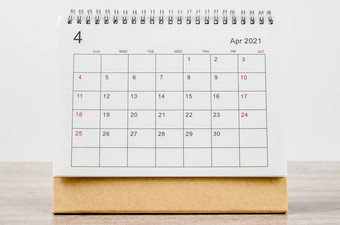 4月<strong>日历</strong>桌子上组织者计划提醒