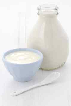牛奶瓶平原酸奶