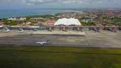 登巴萨国际机场ngurah千巴厘岛岛印尼飞机国家印尼空气航空公司前面机场乘客终端