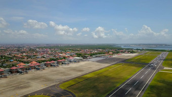 飞机降落巴厘岛国际机场登巴萨印尼飞机雅加达准备征税门ngurah千机场