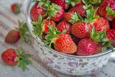 成熟的草莓能表格