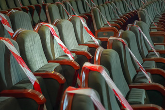 坐椅子分离丝带电影剧院礼堂维护安全社会距离公共的地方聚会人事件警告马克座位